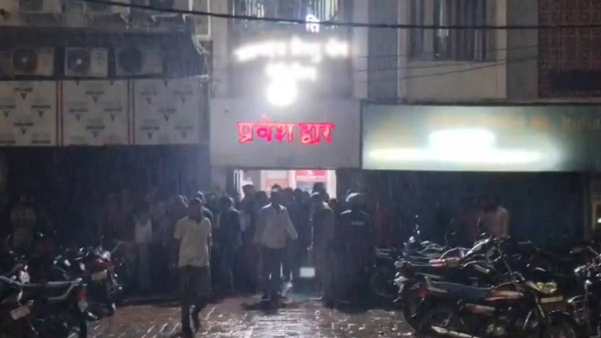रीवा के नेशनल अस्पताल की लिफ्ट में फंसे मरीज की मौत