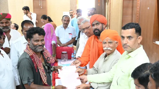 जैसलमेर में 129 घुमन्तु परिवारों को मिला आवासीय पट्टा