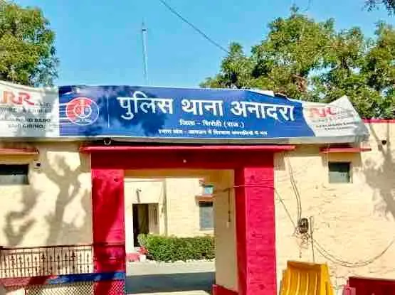रेवदर में होटल से कुर्सी चोरी करते दो युवक पकड़े गए
