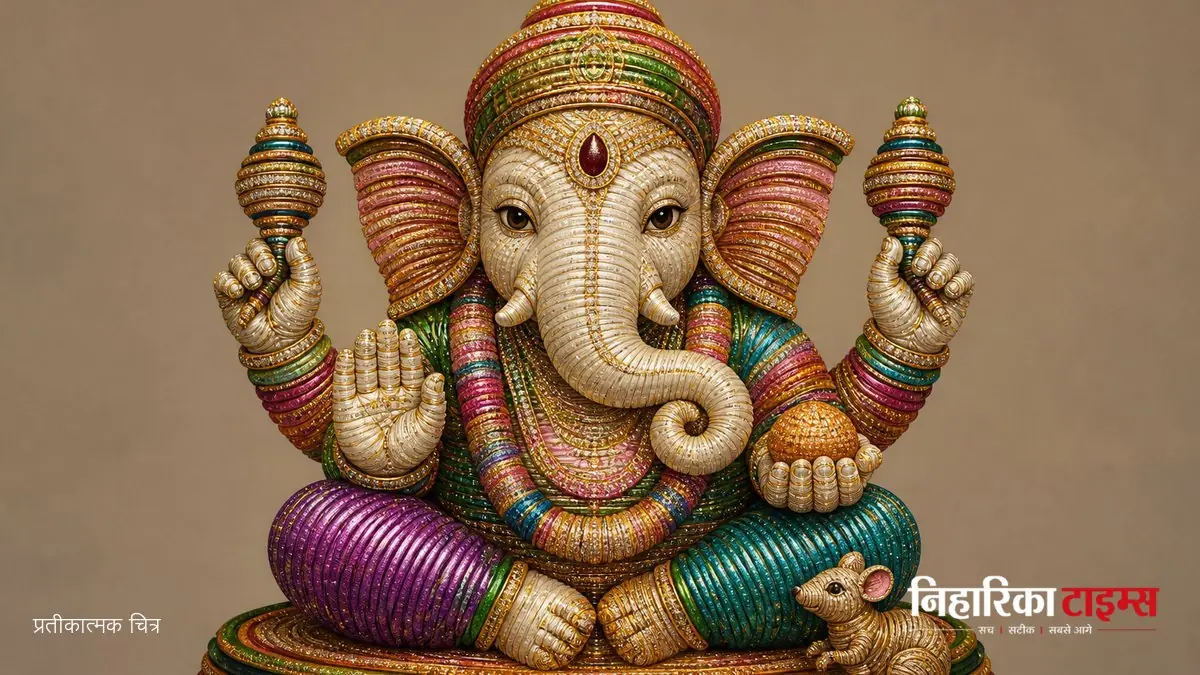 गाजुवाका में लाल चूड़ियों से सजी गणेश प्रतिमा