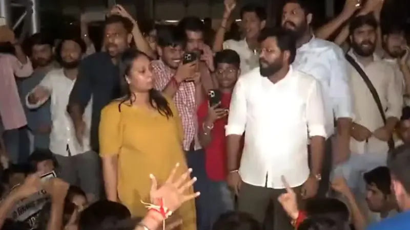 ABVP Members Vandalise MCD Office Over Building Collapse