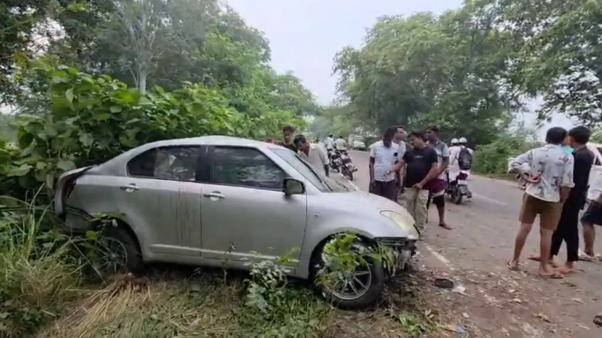आजमगढ़ में तेज रफ्तार कार हादसे में तीन की मौत, छह घायल