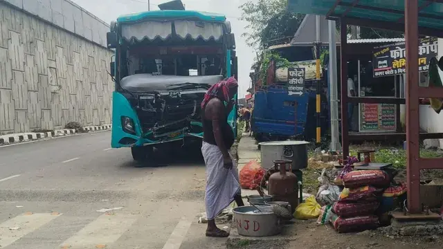 गोखुला पुल पर बस दुर्घटना का स्थल