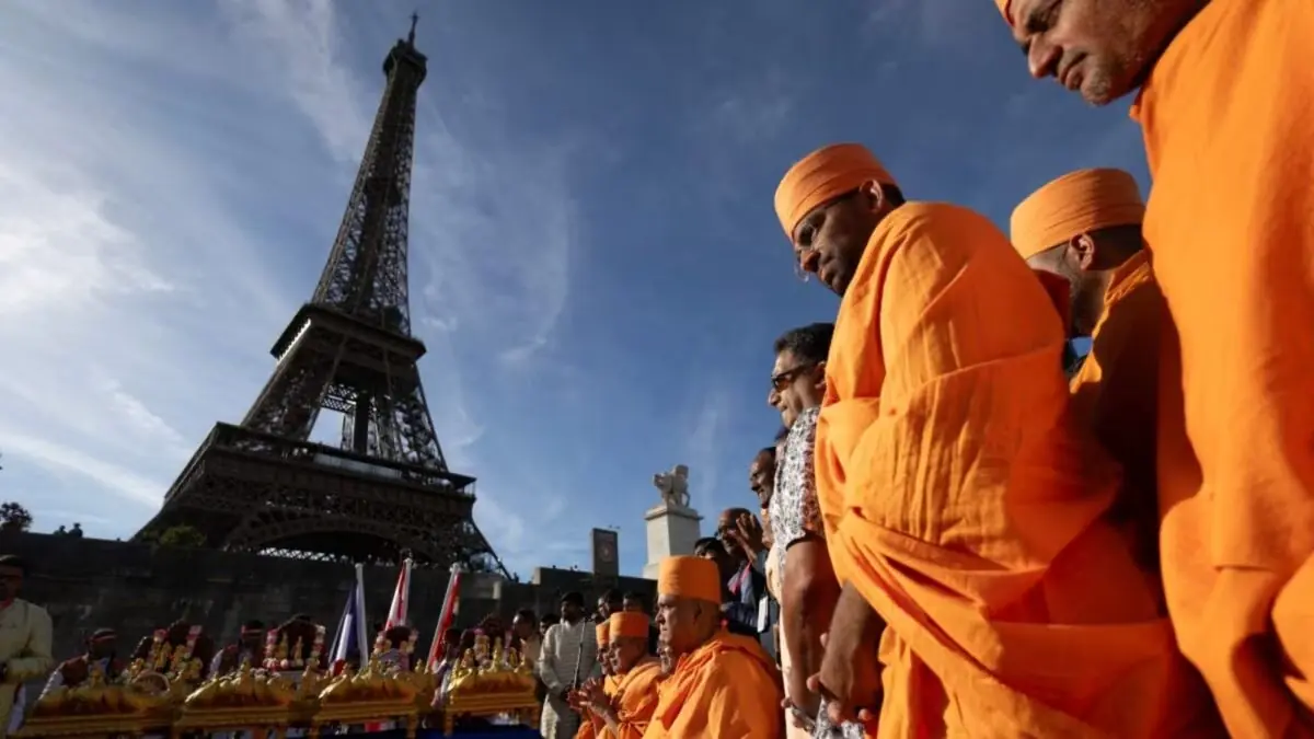 Allegations of Gender Bias at Eiffel Tower Visitor Site