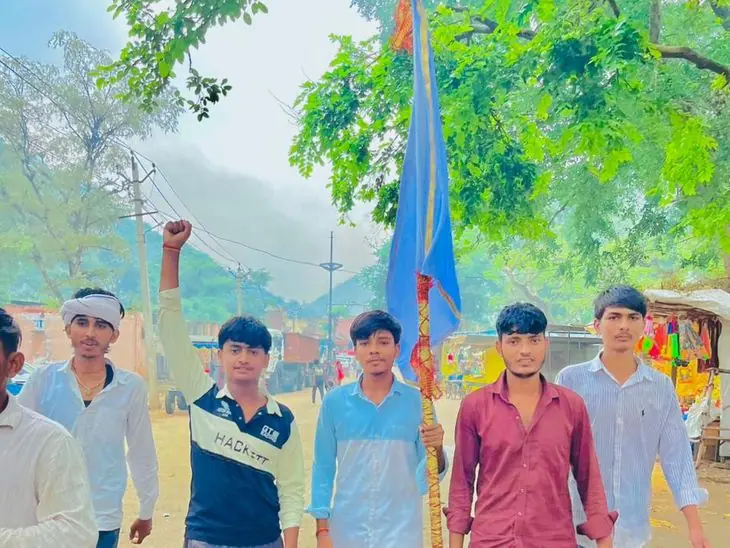 अलवर में 41 युवाओं ने निकाली डाक ध्वज यात्रा