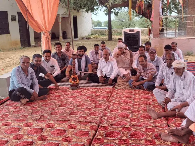 बाकरा पहाड़ी पर शिवलिंग स्थापना को लेकर ग्रामीणों का धरना जारी