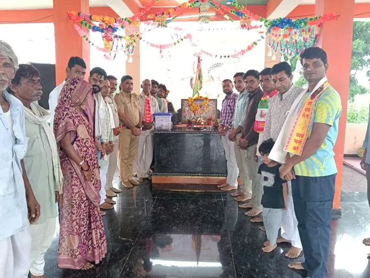 Pratapgarh's Bambori Temple Distributes Prasad to Pilgrims for Seventh Consecutive Year