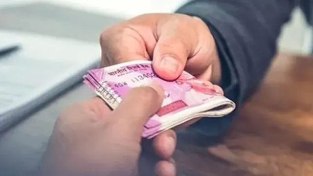 बांका में अंचल अधिकारी रविकांत कुमार को 20 हजार रुपये रिश्वत लेते गिरफ्तार