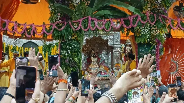 वृंदावन में बांकेबिहारी मंदिर की मंगला आरती