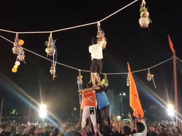 बांसवाड़ा में मटकी फोड़ प्रतियोगिता