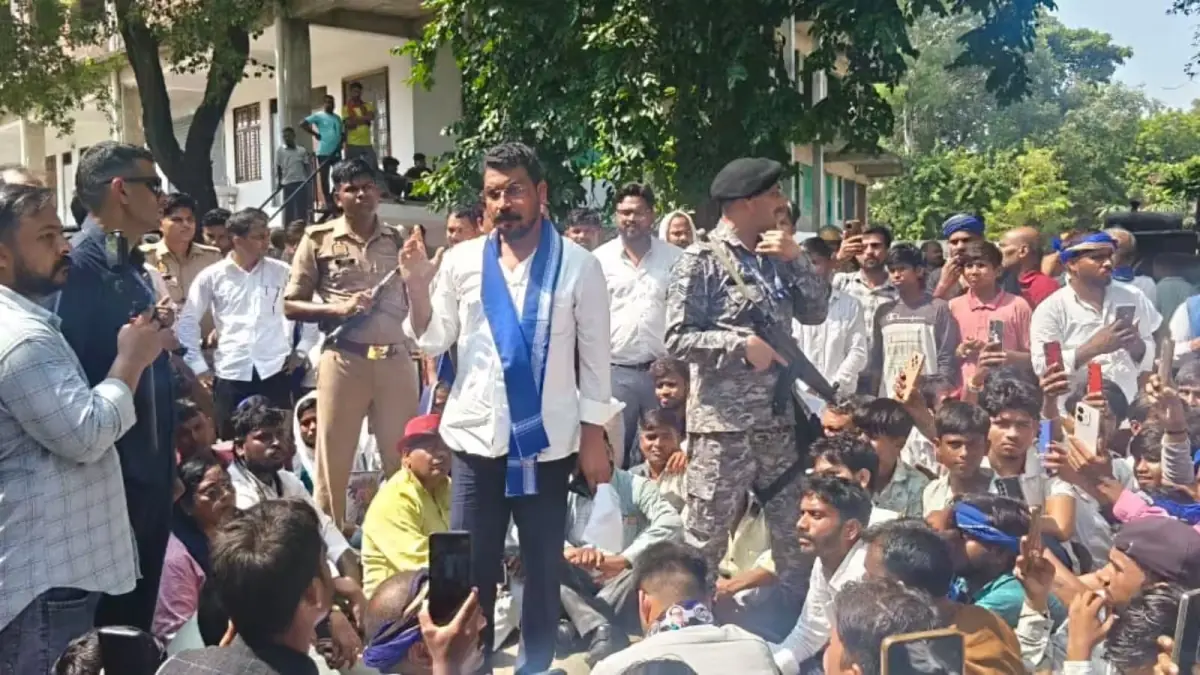 बाराबंकी में चंद्रशेखर आजाद समर्थकों और पुलिस के बीच विवाद