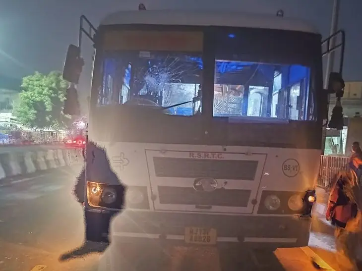 बरार बस स्टैंड पर रोडवेज बस पर पत्थरबाजी, शीशा टूटा
