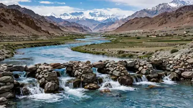 भारत ने लद्दाख में पत्थरों का चेक डैम बनाकर जलस्तर बढ़ाया