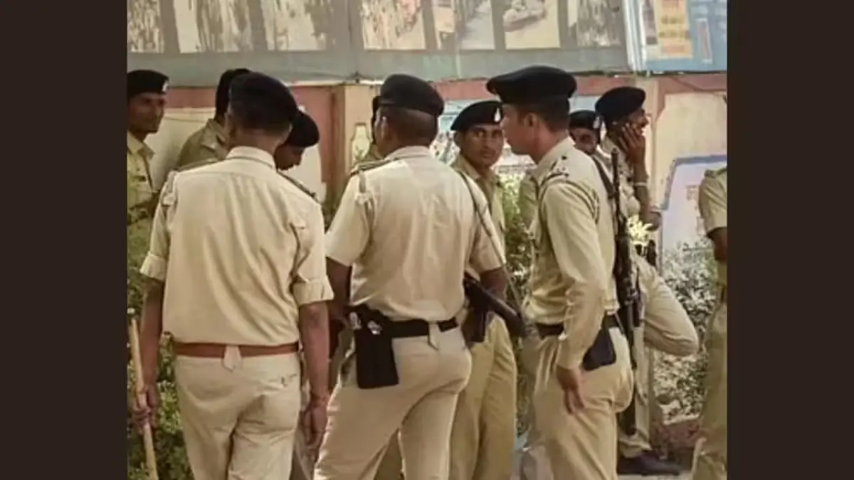 भावनगर में हत्या के आरोपी की पुलिस द्वारा सार्वजनिक पिटाई
