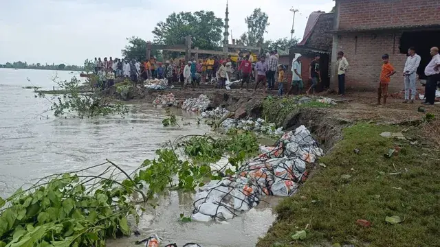 बिहार में गंगा समेत 13 नदियां खतरे के निशान से ऊपर बह रही हैं