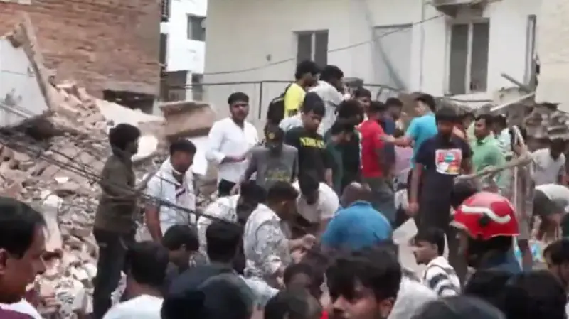 Building collapses in Delhi’s Satya Niketan, several feared trapped