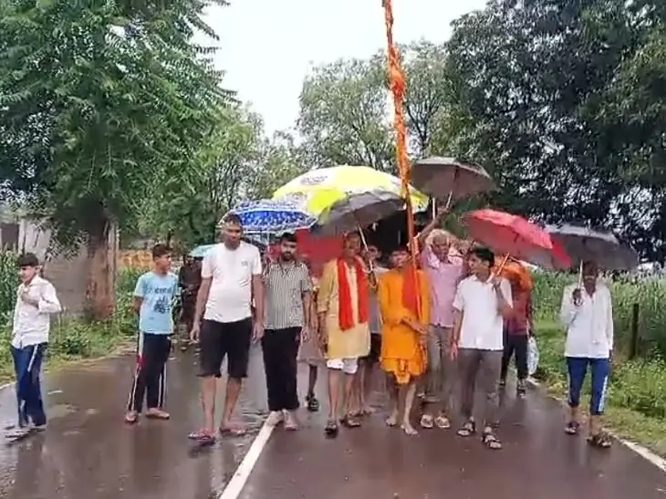 दौसा में भर्तृहरि महाराज की 25वीं पदयात्रा जयकारों के साथ शुरू