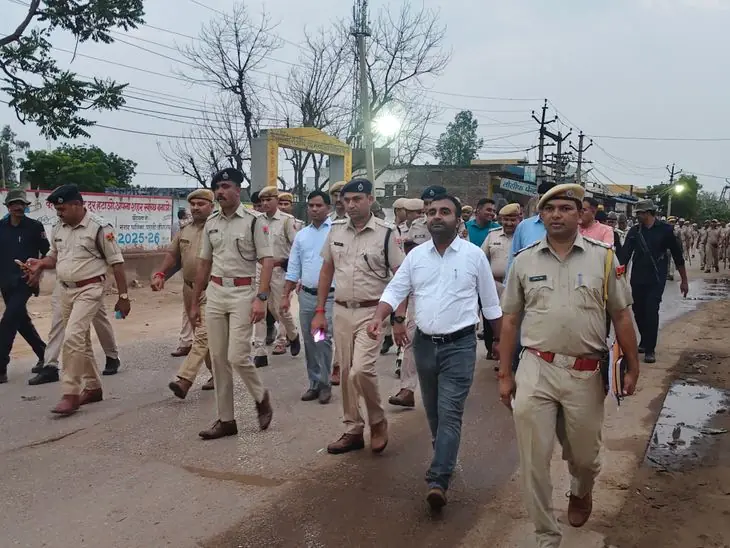 डीग में पुलिस ने निकाला फ्लैग मार्च, चुनाव में शांति का संदेश