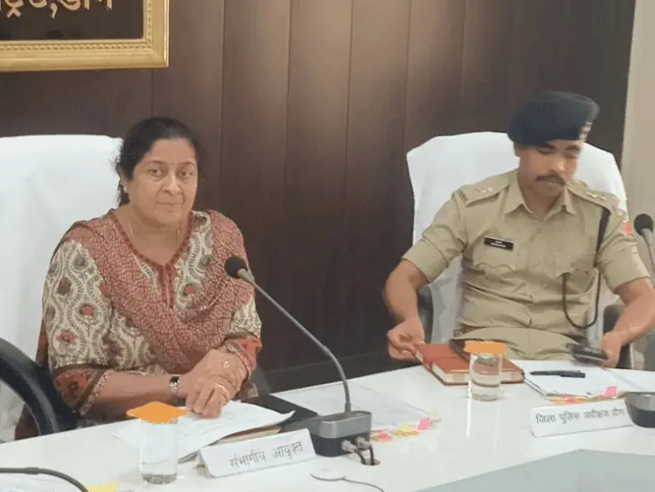 Divisional Commissioner Reviews Election Preparations in Deeg