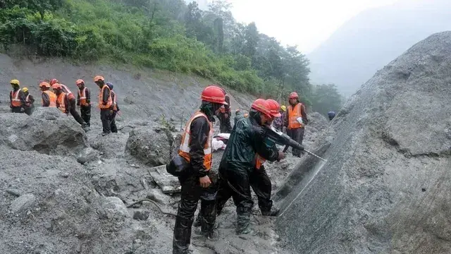 Delhi-NCR's Rat Miners Team Offers Rescue Help in Nepal
