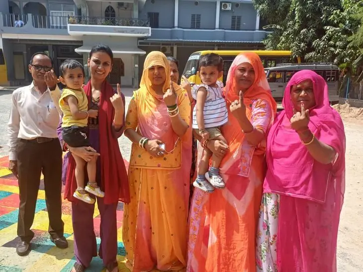 डूंगरपुर नगर परिषद चुनाव में मतदान