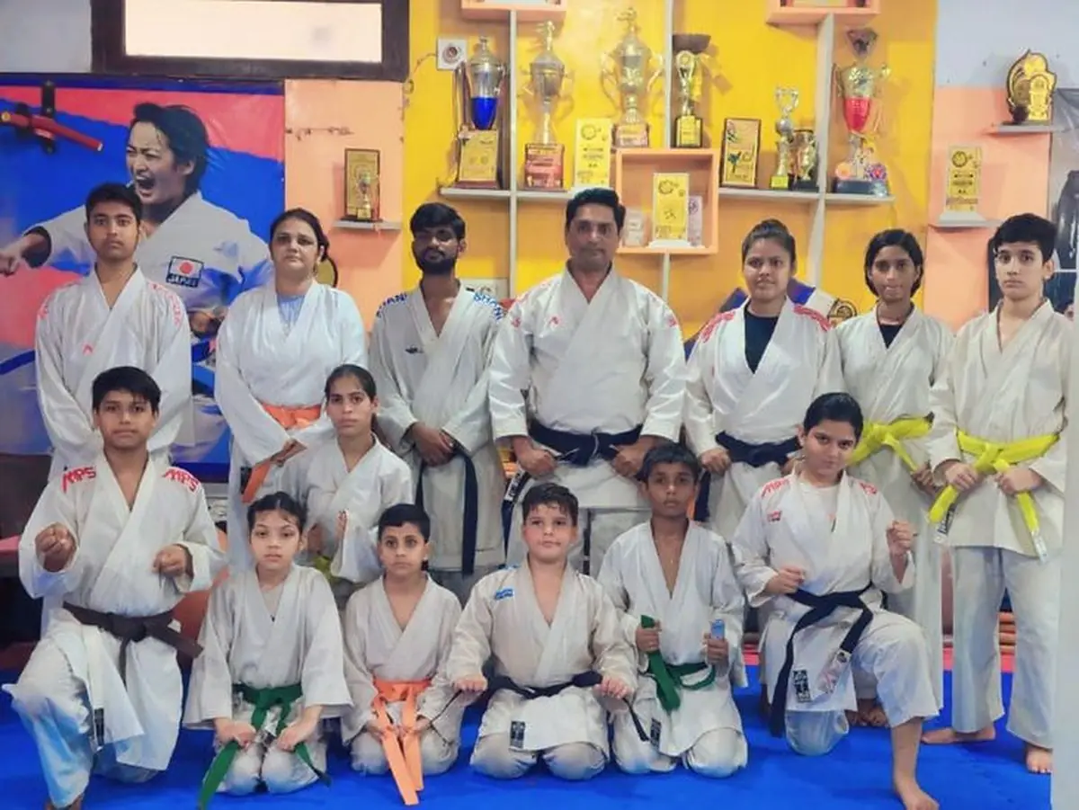 गुरुग्राम में कराटे बेल्ट टेस्ट में आगम और नव्या को ब्लैक बेल्ट
