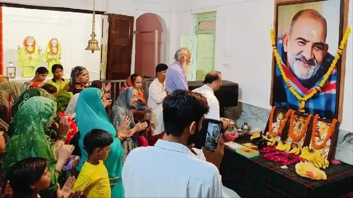 हनुमान अंश से बाबा नीब करौरी की जन्मस्थली पर श्रद्धालु बढ़े