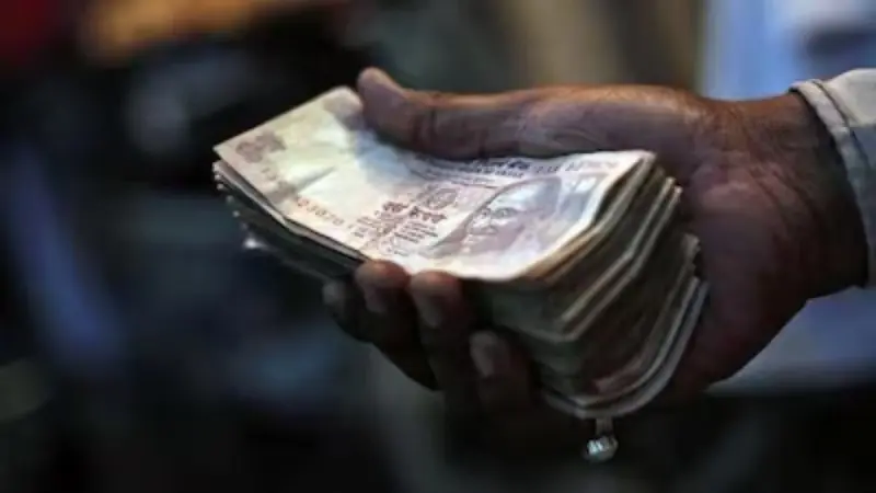 हरियाणा और जम्मू में रिश्वत लेते अधिकारी गिरफ्तार