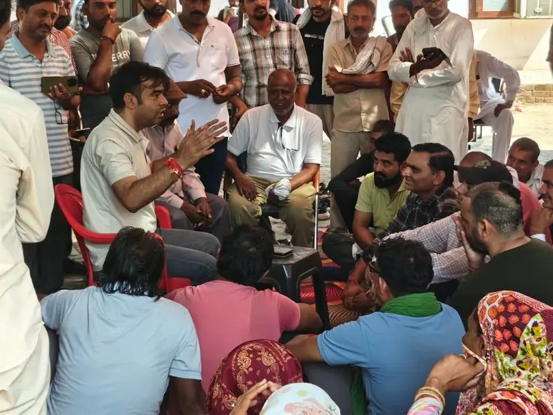 हरियाणा में सफाई कर्मचारियों का विवाद जारी, ठेकेदारों ने पुराने कर्मियों को काम से रोका