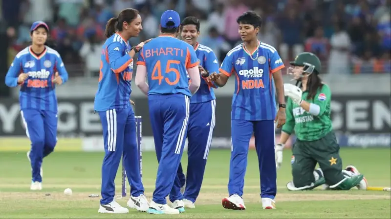 India bowl out Pakistan for 55, win by 7 wickets in T20