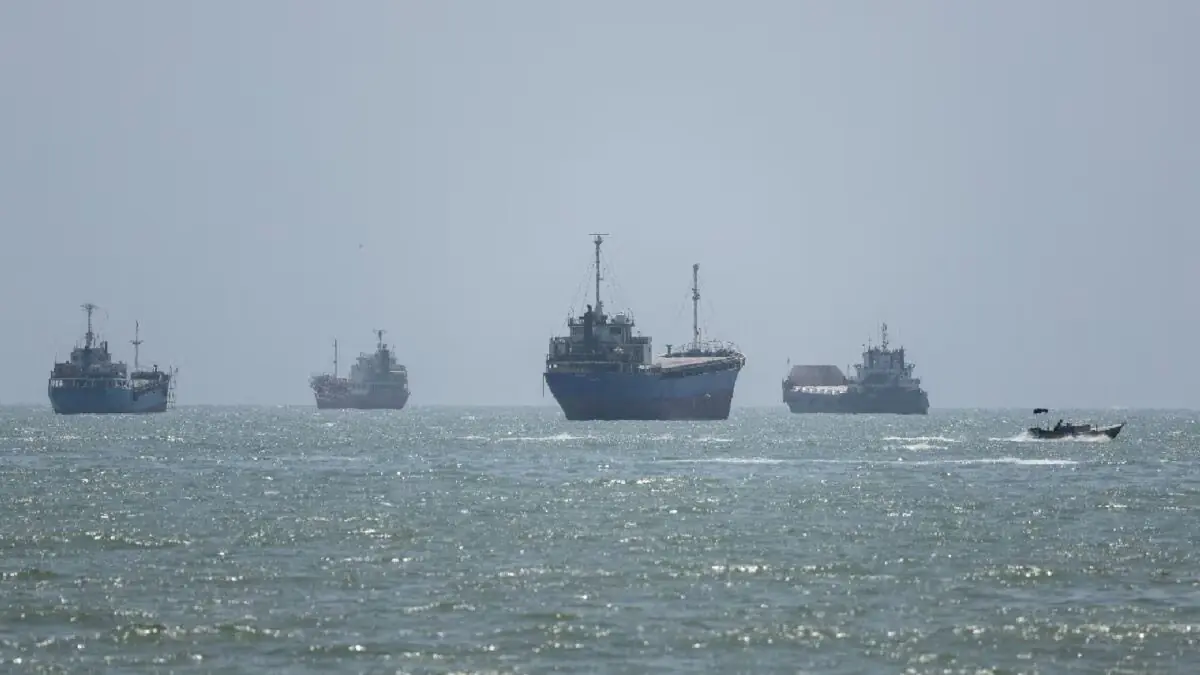 Iran Plans Exclusion Zone Near Strait of Hormuz, Warns Ships of Sanctions
