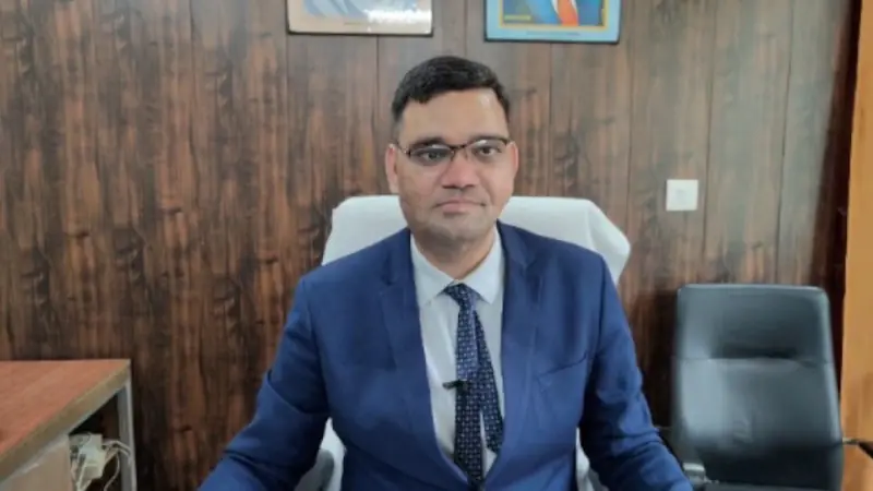 जालौन में IAS रिंकू सिंह राही को कारण बताओ नोटिस जारी
