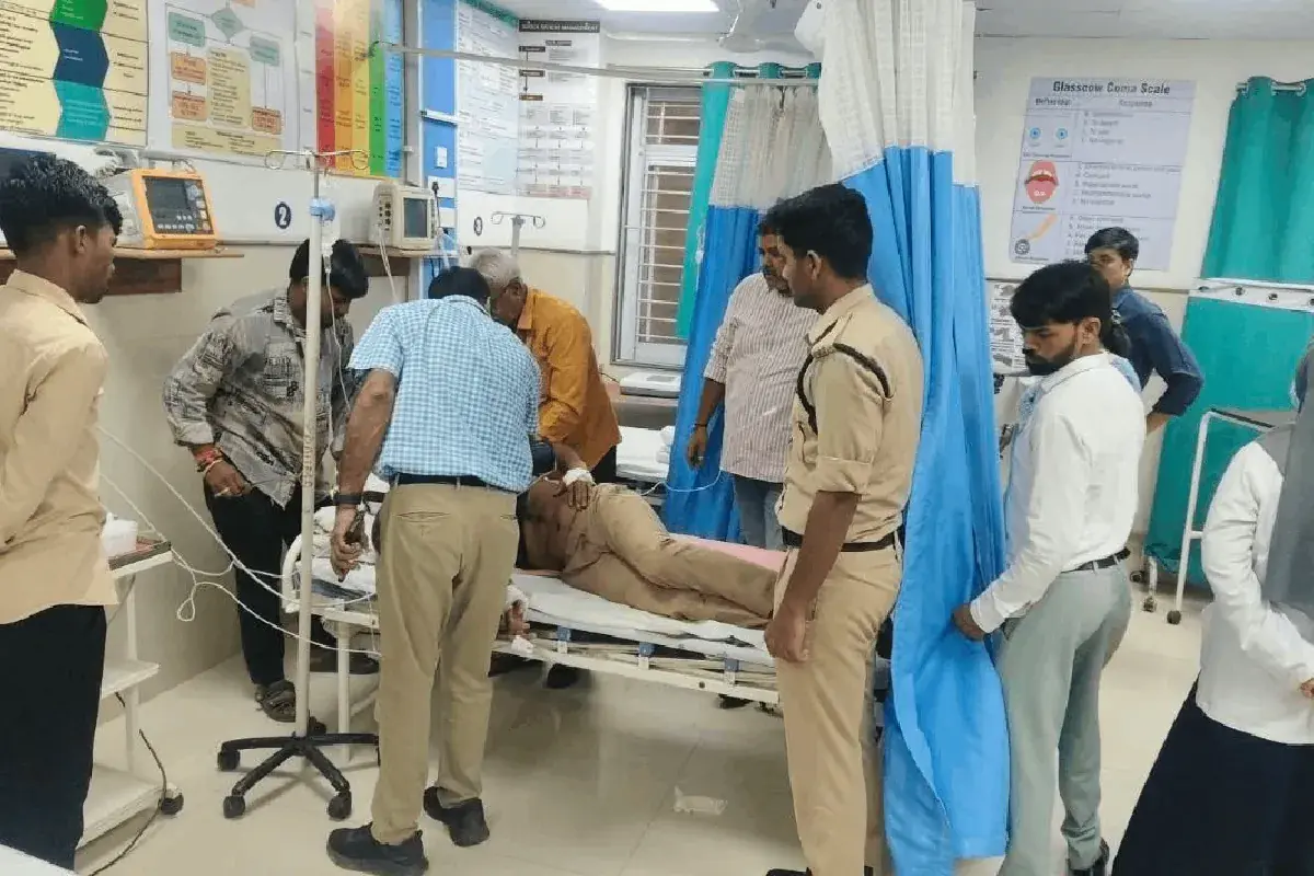 कैदी ने जेल प्रहरी पर गोली चलाई, हालत गंभीर