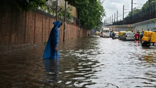 कनॉट प्लेस जलभराव के बाद एनडीएमसी ने अभियंता संजय वर्मा को निलंबित किया
