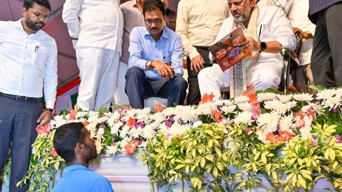 Karnataka CM vows to end departmental delays for routine work