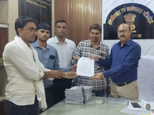 खैरथल में कृषि कार्मिकों ने लंबित पदोन्नति व संसाधन की मांग को लेकर आंदोलन शुरू किया