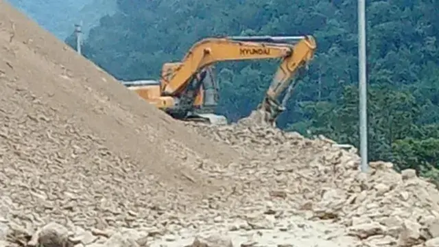 महाराष्ट्र और उत्तराखंड में बारिश का प्रभाव