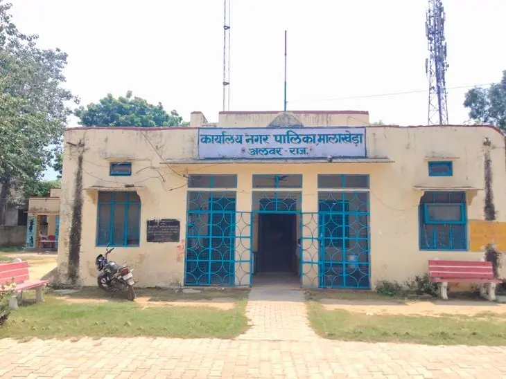 मालाखेड़ा में पहली बार नगर पालिका चुनाव, मतदान जारी