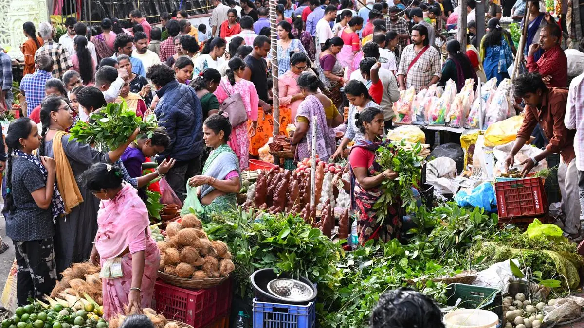 Markets Bustle with Last-Minute Vinayaka Chavithi Shoppers