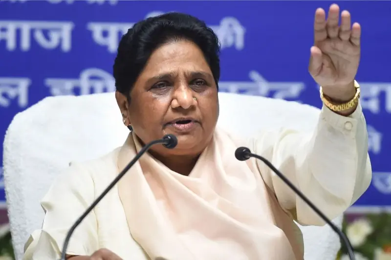मायावती ने भतीजों पर कड़ा रुख अपनाया