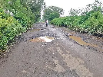 मोरूखेड़ी से बर्डिया तक 9 किमी सड़क जर्जर