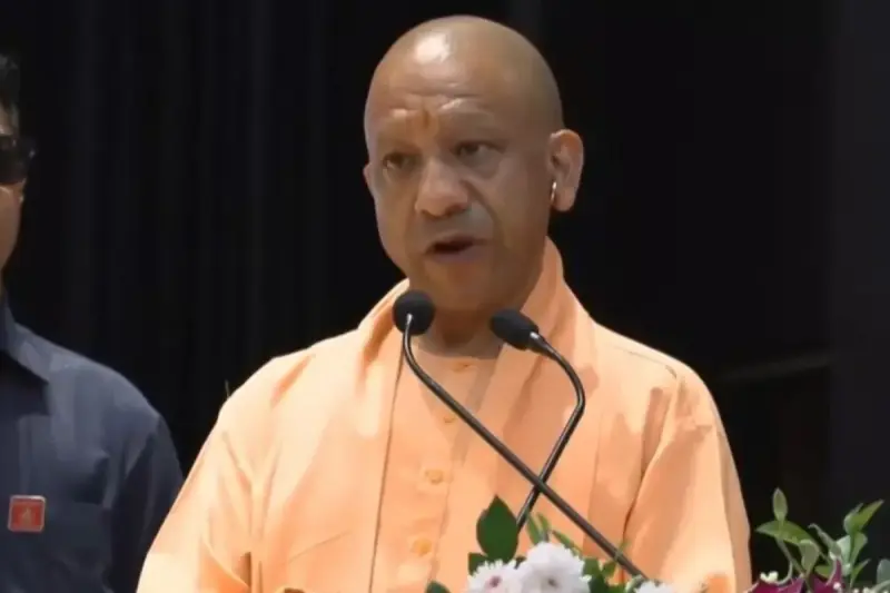 मुख्यमंत्री योगी आदित्यनाथ ने वाराणसी के बाढ़ प्रभावित इलाकों का हवाई सर्वेक्षण किया