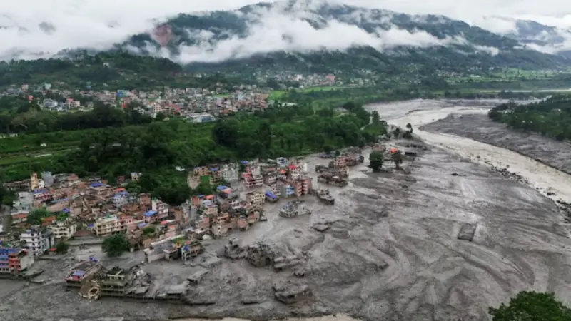 নেপালে বন্যায় ১৩৪৪ জনের মৃত্যু, ত্রাণ কাজ চলছে