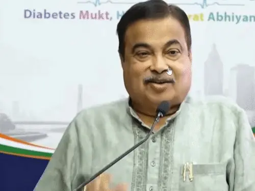 नितिन गडकरी ने सभी राज्यों से बाइक टैक्सी की मंजूरी मांगी