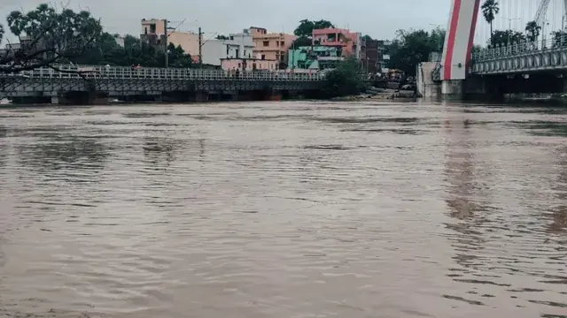 पटना-गया रेलखंड पर बाढ़ के कारण डाउन लाइन पर ट्रेन परिचालन निलंबित