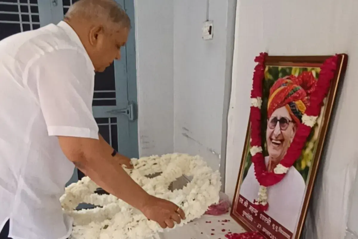 पूर्व उपराष्ट्रपति जगदीप धनखड़ ने महेंद्र शास्त्री को दी श्रद्धांजलि