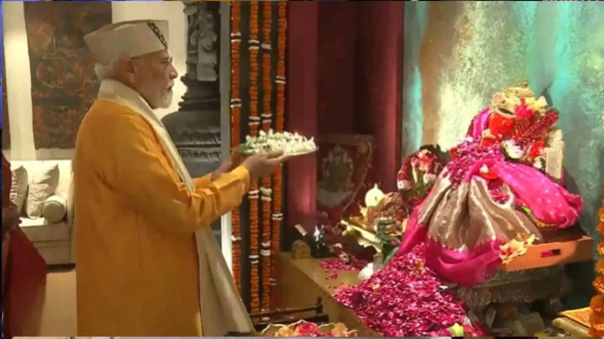 सलमान खान परिवार ने सोहेल के घर मनाई गणपति पूजा, करीना-सैफ ने भी जताई आस्था