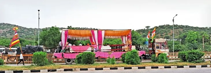 श्रीनगर के आसपास तेजाजी महाराज उत्सव का दृश्य