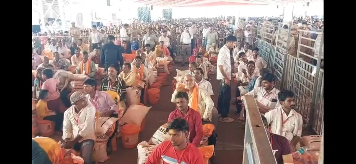 Chief Minister Yogi Adityanath meeting flood victims in Farrukhabad