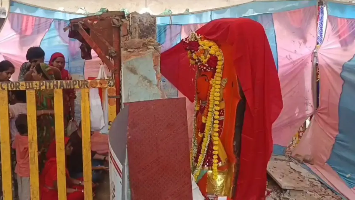 उज्जैन में खड़े हनुमान मंदिर की प्रतिमा